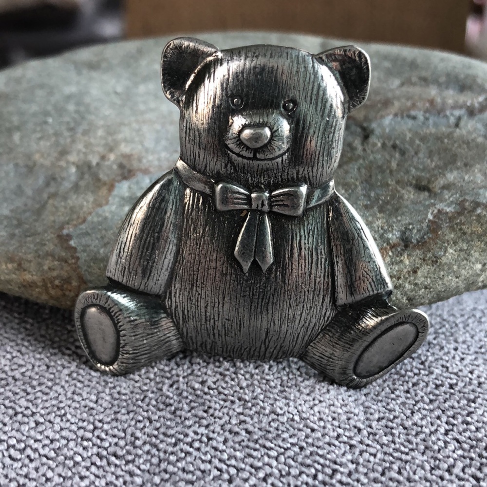 Danforth Pewter Teddy Bear with Bow Tie Pin Brooch Vintage 1990 made in USA